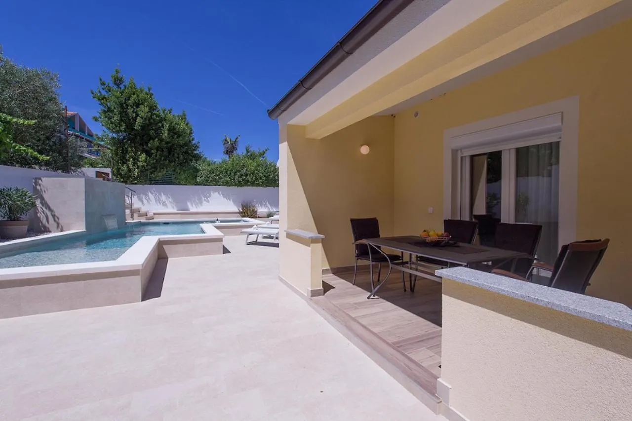 Charming Villa Manuela With Wonderful Pool Near The Beach Banjole