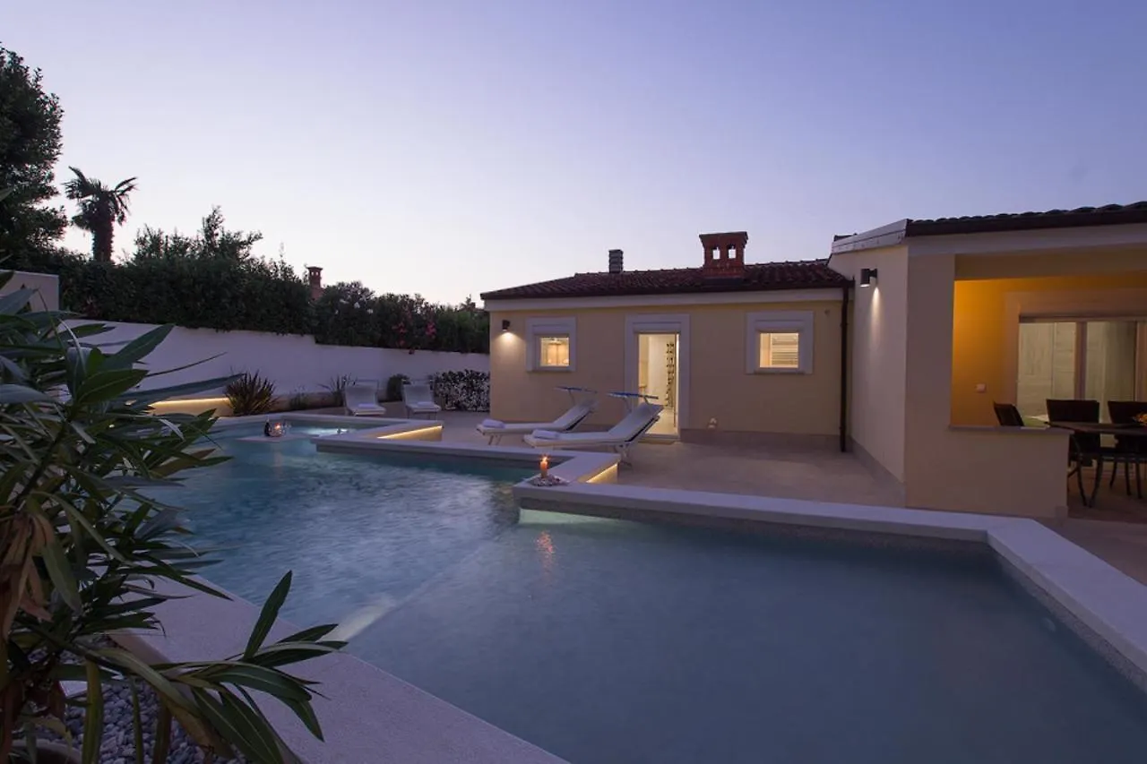 Charming Villa Manuela With Wonderful Pool Near The Beach Banjole Croatia