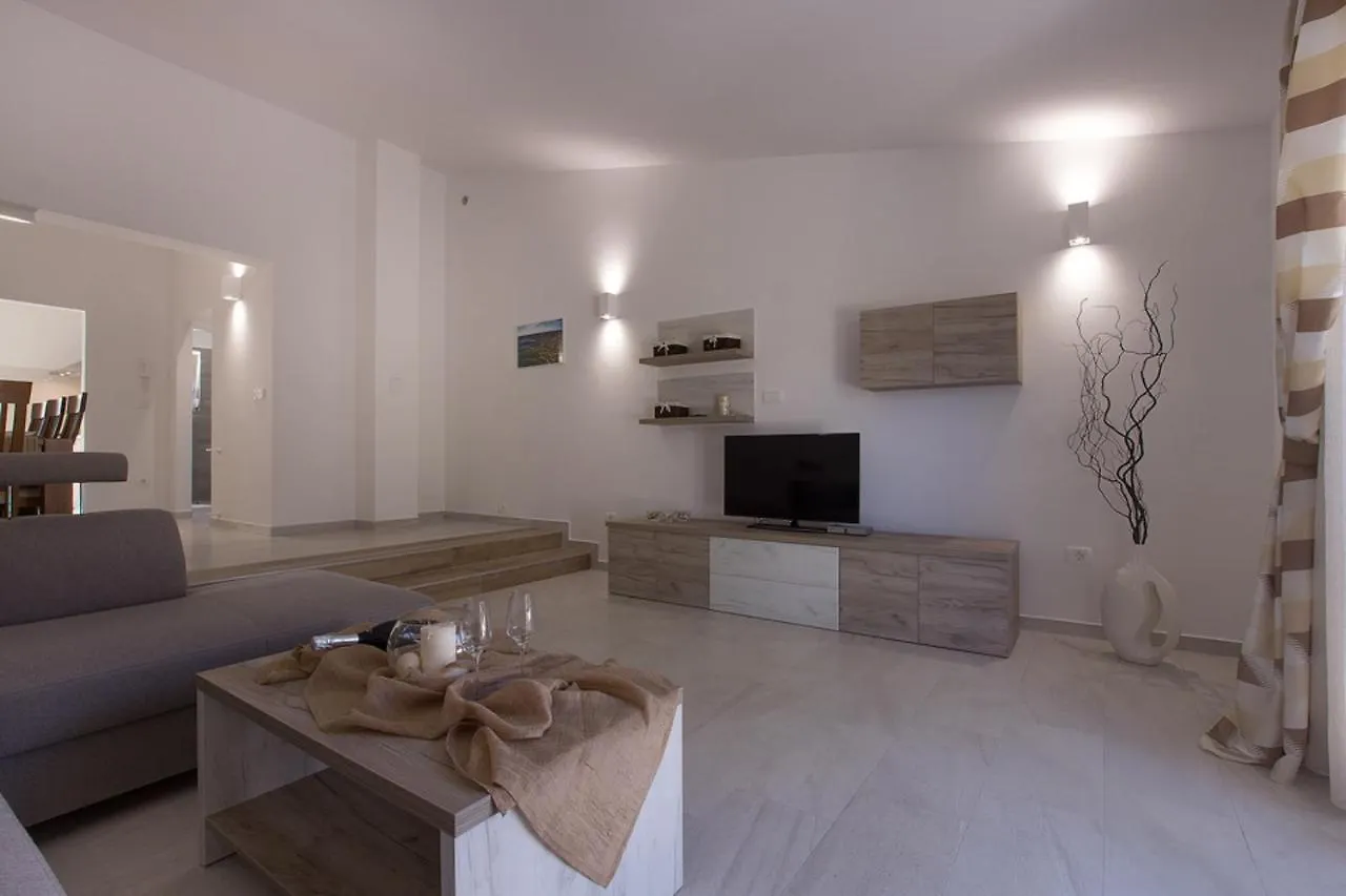 Charming Villa Manuela With Wonderful Pool Near The Beach Banjole 0*,  Croatia