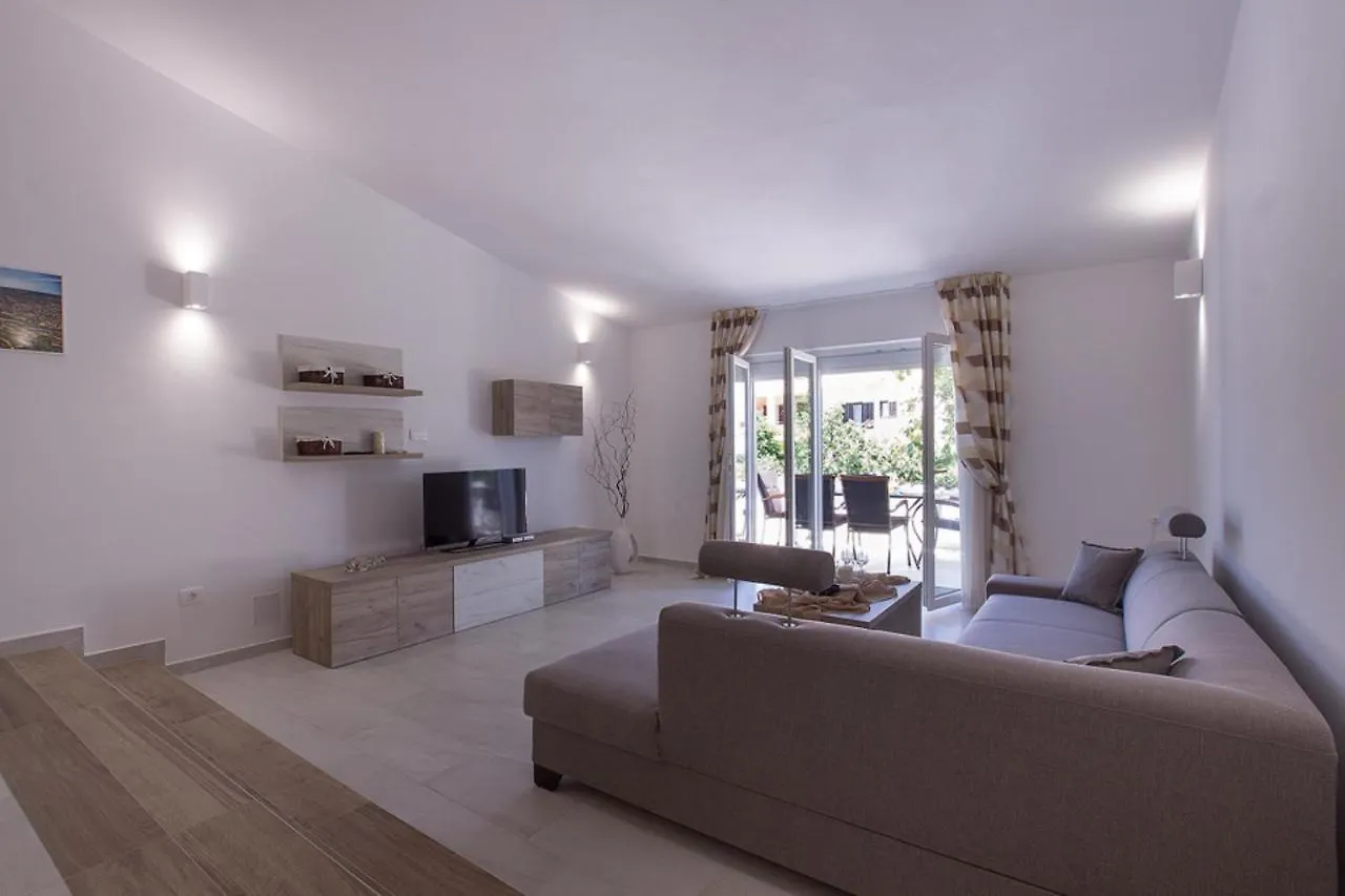Charming Villa Manuela With Wonderful Pool Near The Beach Banjole