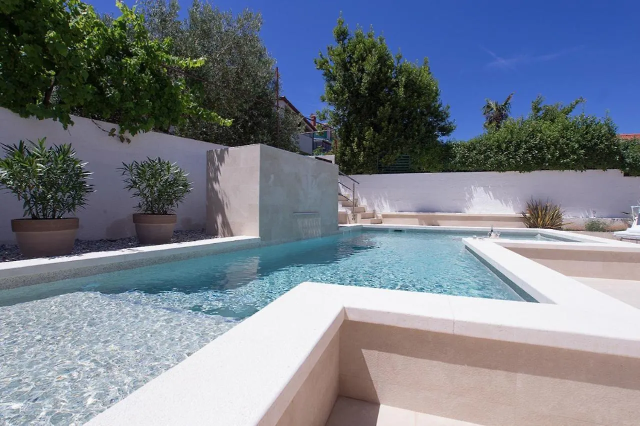 Charming Villa Manuela With Wonderful Pool Near The Beach Banjole 0*,