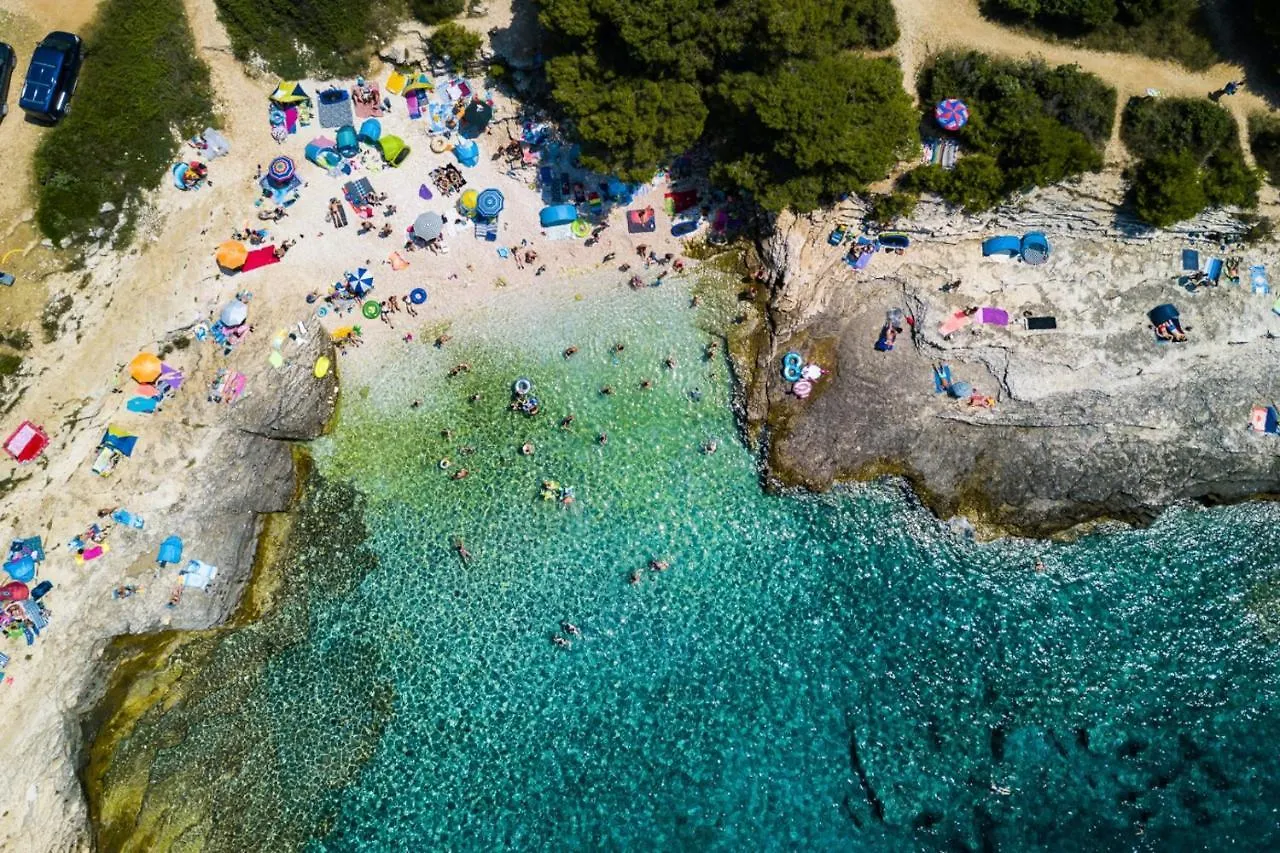 Charming Villa Manuela With Wonderful Pool Near The Beach Banjole Croatia