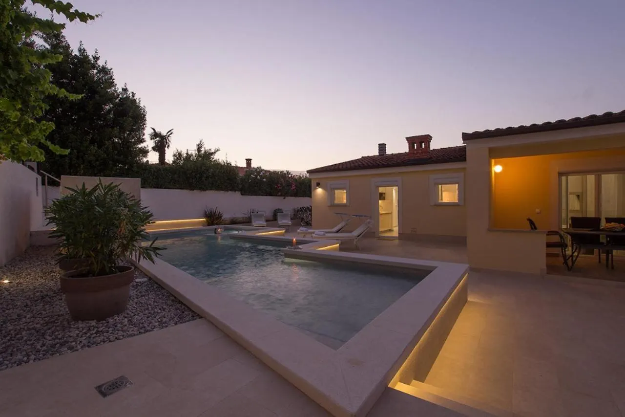 Charming Villa Manuela With Wonderful Pool Near The Beach Banjole 0*,
