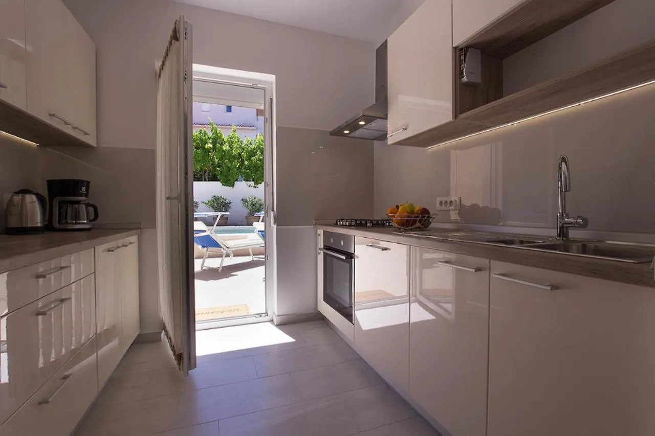 Charming Villa Manuela With Wonderful Pool Near The Beach Banjole Croatia