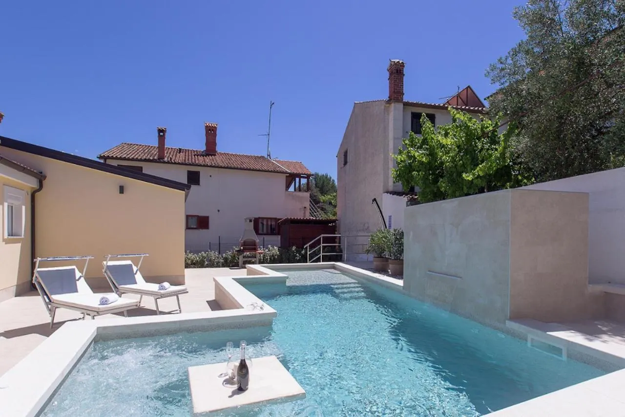 Charming Villa Manuela With Wonderful Pool Near The Beach Banjole Croatia